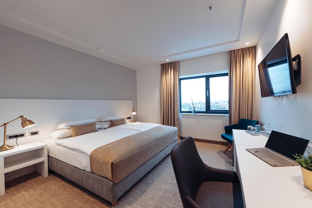 Antunovic Hotel East セスヴェテ エクステリア 写真