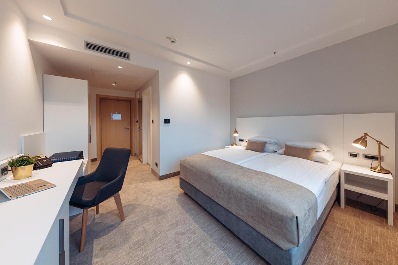 Antunovic Hotel East セスヴェテ エクステリア 写真